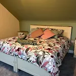 Coastal Escape With Ocean And Mountain Views Apartament