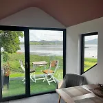 Coastal Escape With Ocean And Mountain Views *